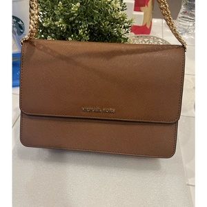 Michael Kors Daniela Large Saffiano Leather Crossbody Bag.